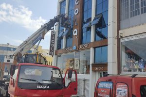 Bursa vinçli cam temizliği